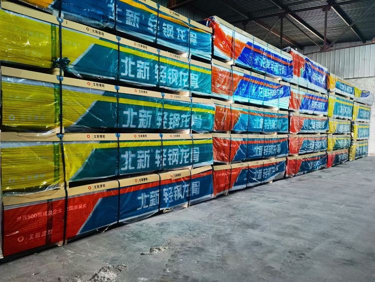 北新轻钢龙骨 高镀锌耐腐蚀，精度高无应力，工程批发首选鹏威建材